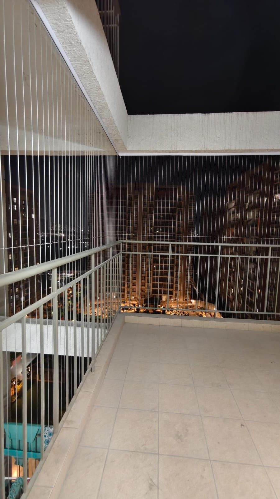 Side-by-side look at SS316 and SS304 wire samples showing corrosion difference